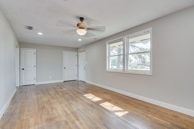 Building Photo - Charming 3-Bedroom, 2-Bath Home on a Corner Lot with Spacious Backyard