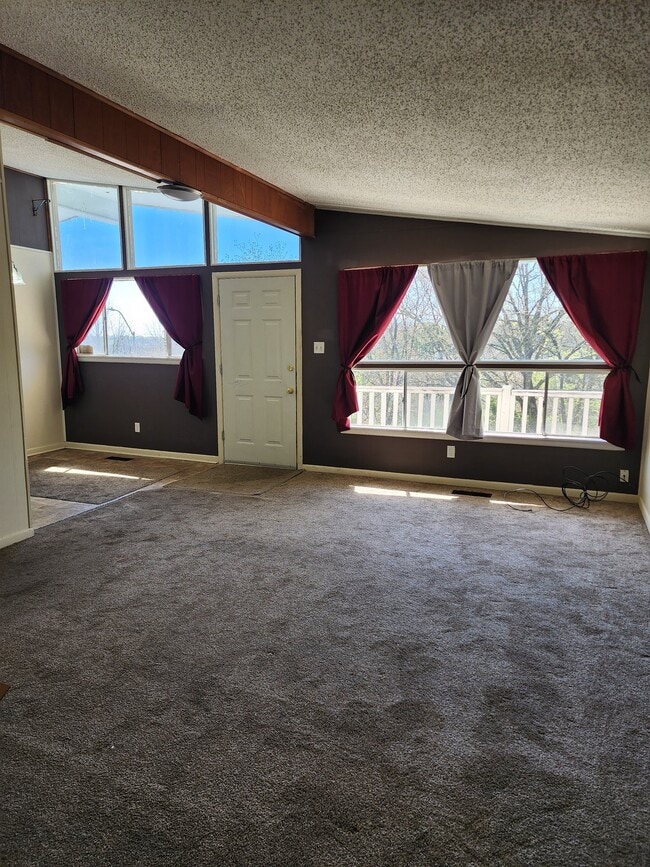 Building Photo - 214 Sierra Madre Dr