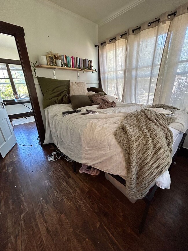 Building Photo - Cute 1 Bedroom 1 Bathroom Apartment