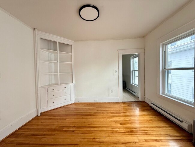 Building Photo - 28 Brook St