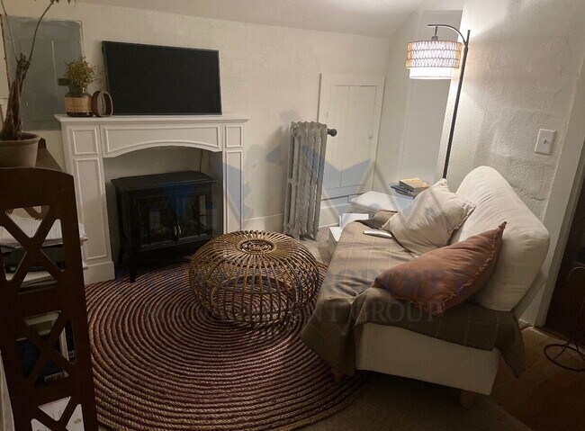 Building Photo - 1 Bedroom 1 Bathroom Apartment