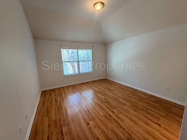 Building Photo - 1517 Hawk Dr