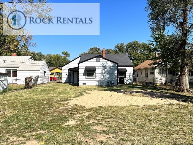 Building Photo - 3 Bed 2 Bath with a Basement Bonus Room