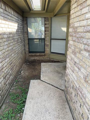 Building Photo - 6612 S Creek Dr