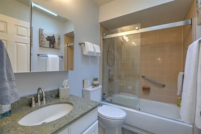 Building Photo - Midtown Santa Fe 3 Bed, 2 Bath, 2 Car Gara...