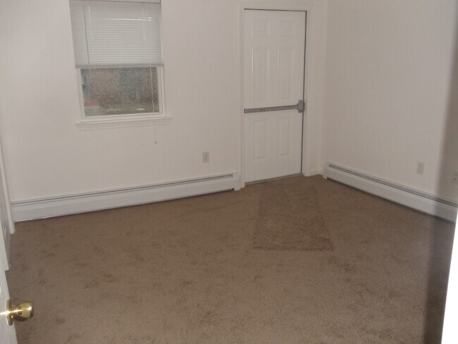 Building Photo - 430 W 8th St