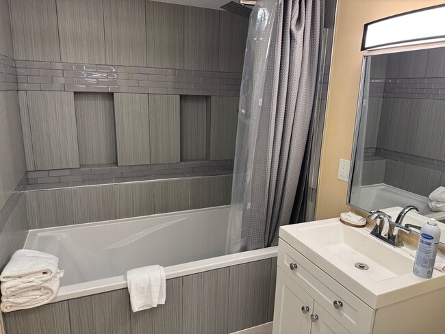 Building Photo - FIRST MONTH OF RENT FREE!!!!!!