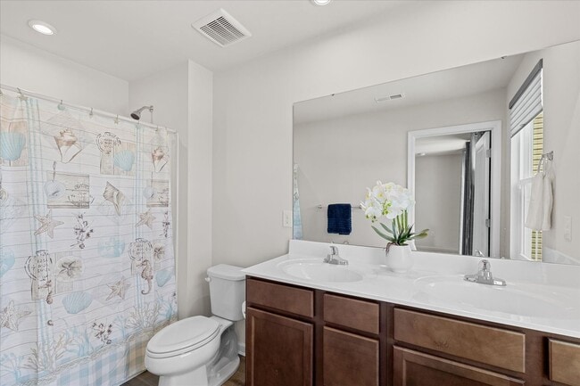 Building Photo - Welcome to your new home in beautiful Lewe...