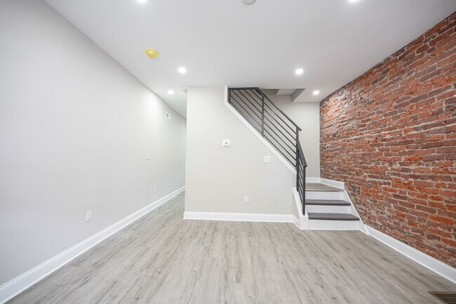 Building Photo - 1335 S Stanley St