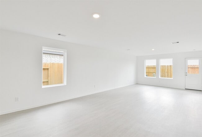 Building Photo - 16818 Great Highlands Dr