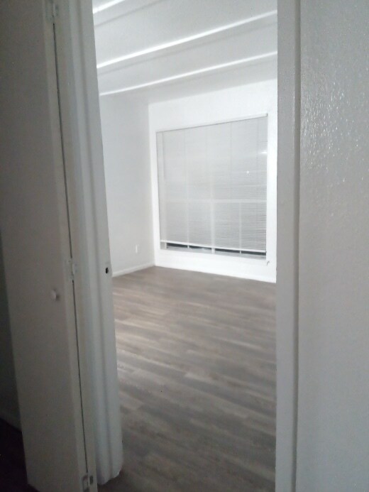 Building Photo - 2 bed/ 1.5 bath townhome