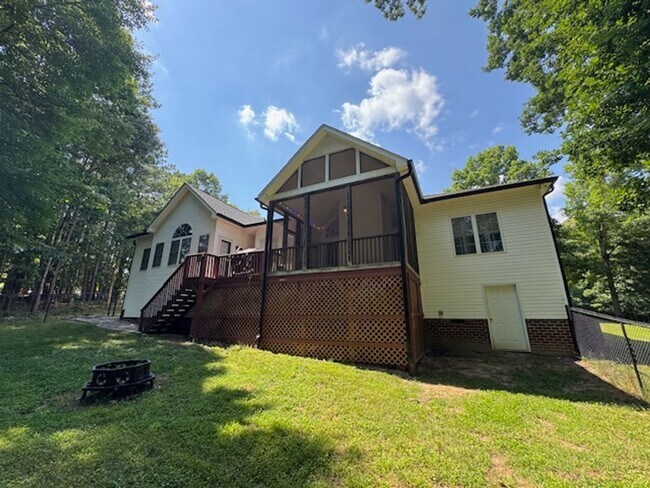 Building Photo - Charming 3-Bedroom Retreat in Wake Forest