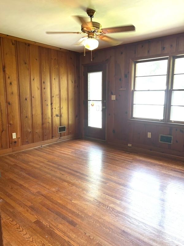 Building Photo - 407 Elizabeth Dr