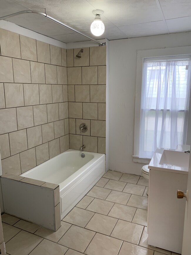 Building Photo - 208 E F St