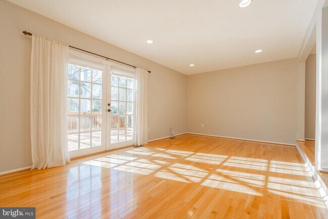 Building Photo - 2911 Montauk Ct