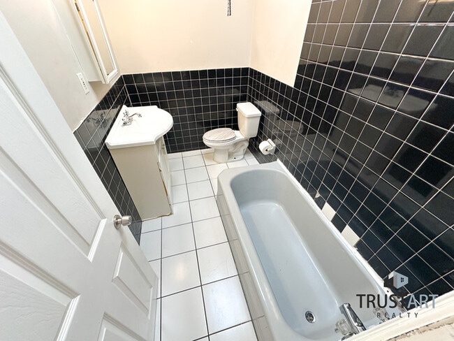Building Photo - 3 Bedroom House in Belfield, Philadelphia