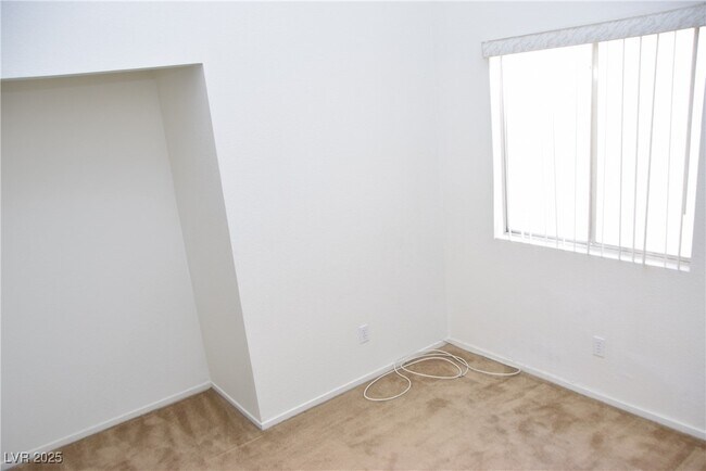 Building Photo - 5453 Desert Valley Dr