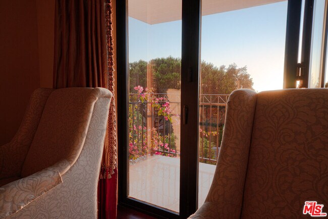 Building Photo - 1312 Via Zumaya