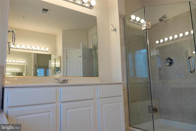 Building Photo - 1115 Crestfield Dr