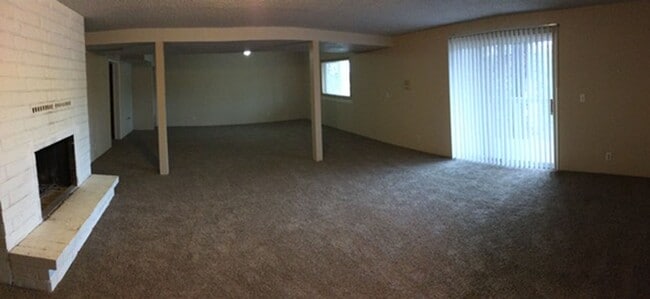Building Photo - $2,595 / 4BR, 3.5BA Liberty Lake Executive...