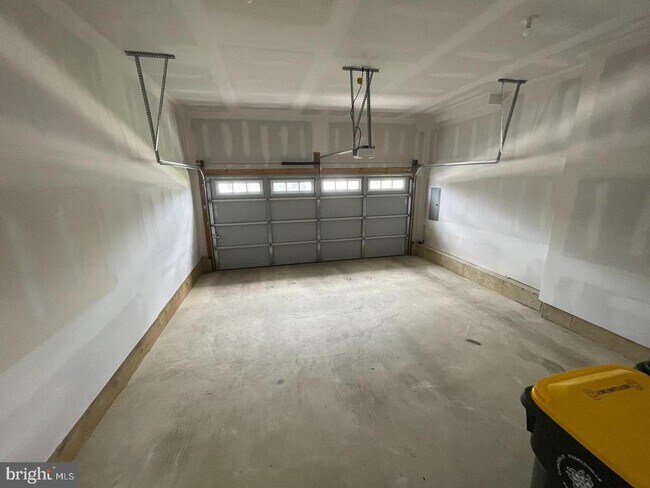 Building Photo - 516 Gray Feather Way