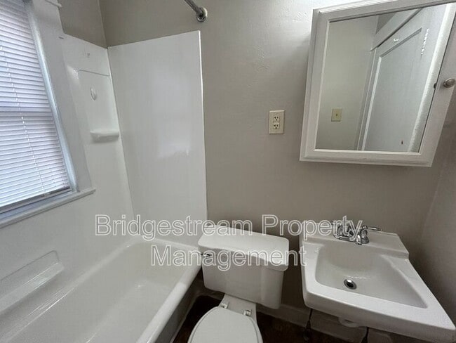 Building Photo - 37 W Melford Ave
