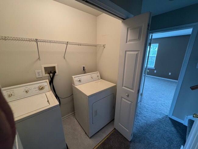 Building Photo - 434 W 5th Ave