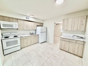 Building Photo - 1st Floor 2 bed 1 Bath Condo - MOVE IN SPECIAL -Apply now & Get Your Application Fee Credited at ...