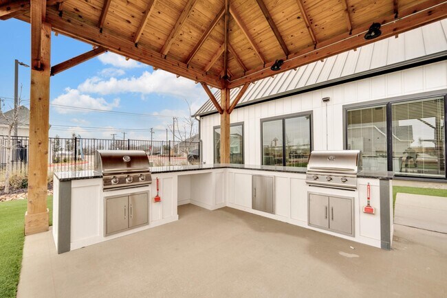 Building Photo - 10115 Conover Cmns Cir