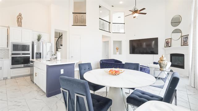 Building Photo - 412 Wild Peach