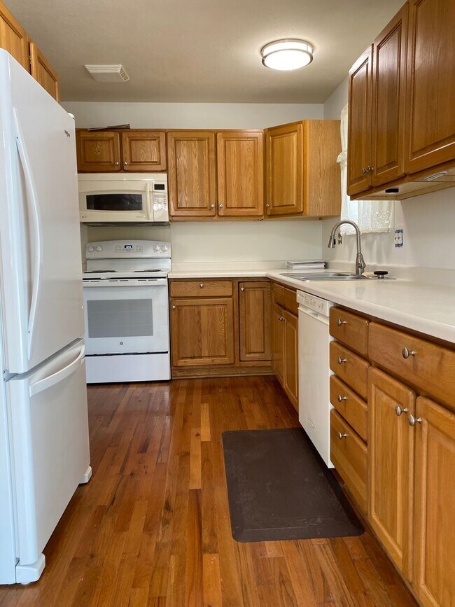 Building Photo - 4 Bed 2 Bath Home In South Boulder.  Devils Thumb Neighborhood!
