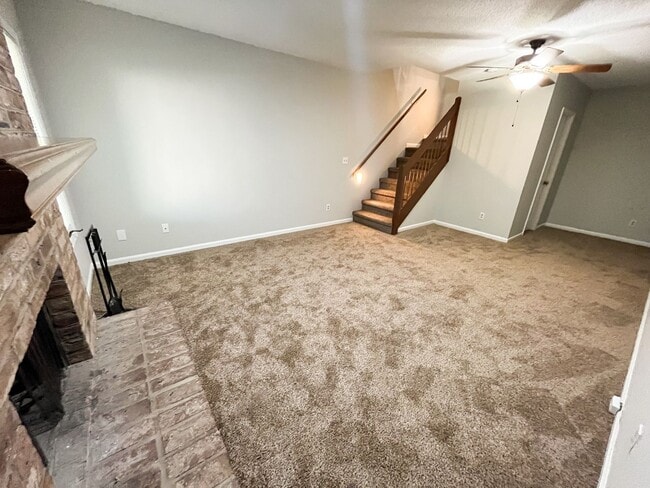 Building Photo - Beautiful 3-story 2 bedroom, 2 1/2 bathroom townhome in Winston Salem