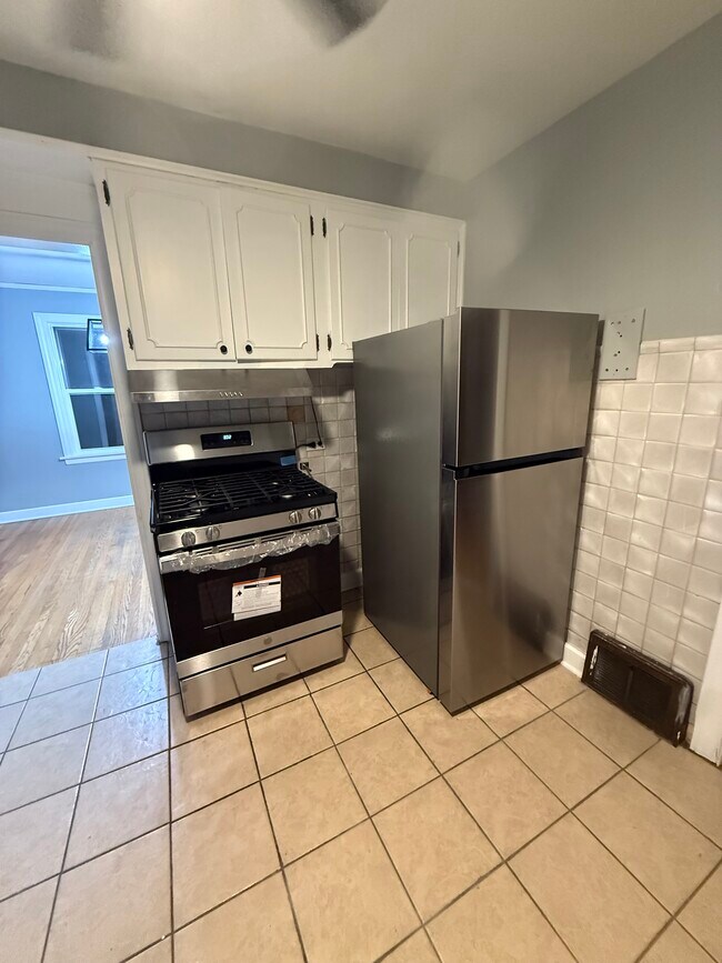 Building Photo - 6316 S Kenneth Ave