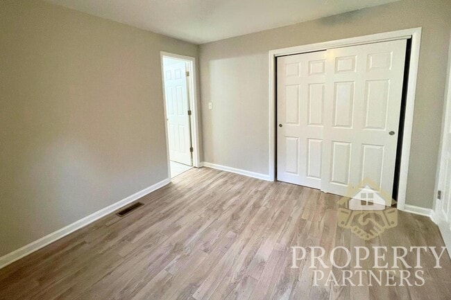 Building Photo - 4929 Kingsley Dr