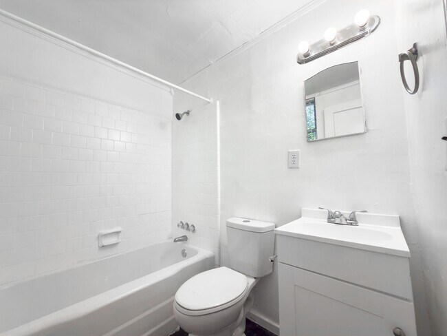 Building Photo - 2181 Eleanor Dr