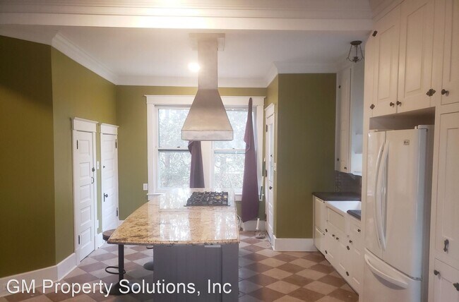 Building Photo - 3 br, 1.5 bath House - 515 S Spruce Street