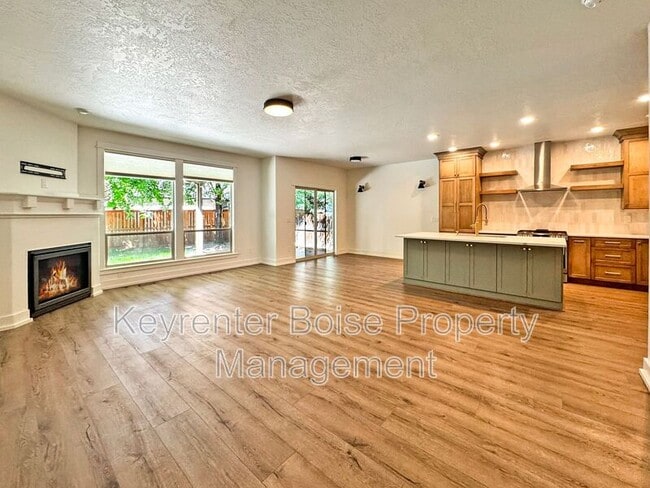 Building Photo - 1235 N Forestdale Pl