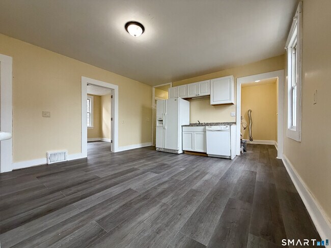 Building Photo - 330 Hollister St