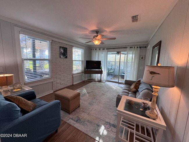 Building Photo - 24 Dolphin Ave