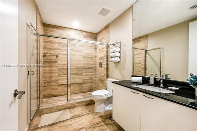 Building Photo - 15901 Collins Ave