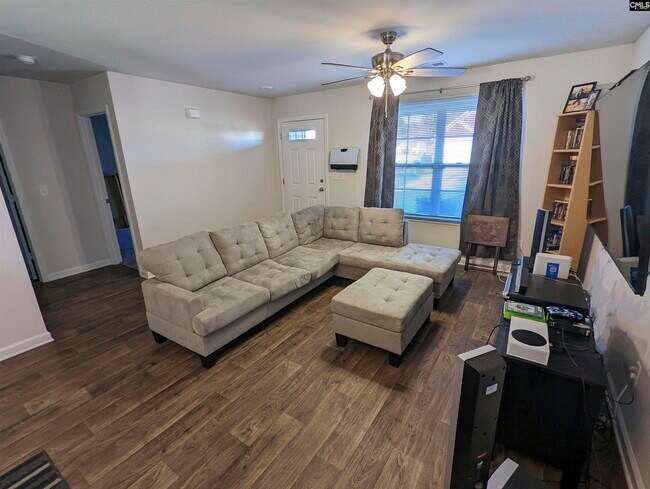 Building Photo - 139 Weeping Willow Cir