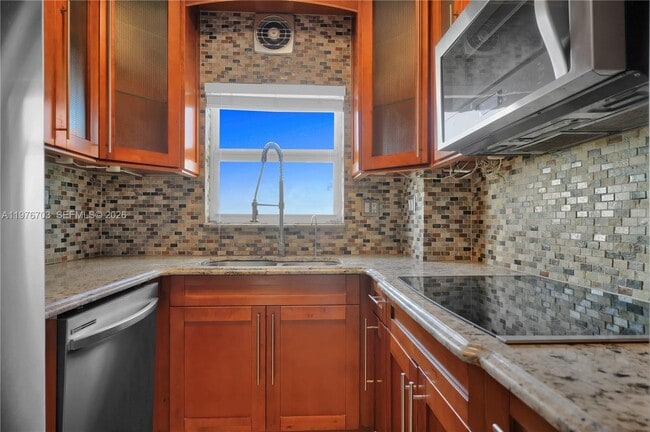 Building Photo - 4747 Collins Ave