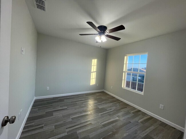 Building Photo - 5527 Conroe St