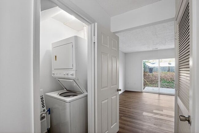 Building Photo - 21864 Ronald Dr