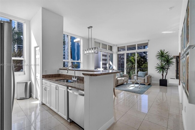 Building Photo - 1155 Brickell Bay Dr