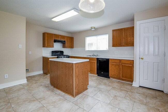 Building Photo - 5830 Silver Oak