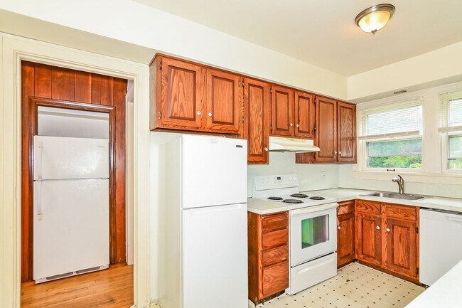 Building Photo - 509 6th St SE