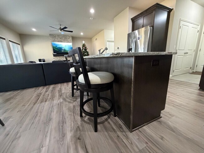 Building Photo - 13776 Grandeur Ave