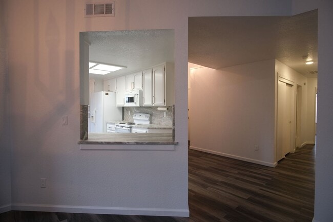 Building Photo - Stunning 3-Bedroom 2-bathrooom in the vibrant city of Modesto