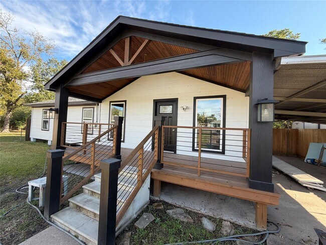 Primary Photo - 8922 Allwood St